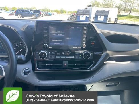 Certified 2021 Toyota Highlander XLE AWD/4WD image 11