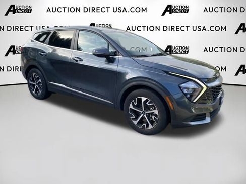 Used 2023 Kia Sportage EX image 3