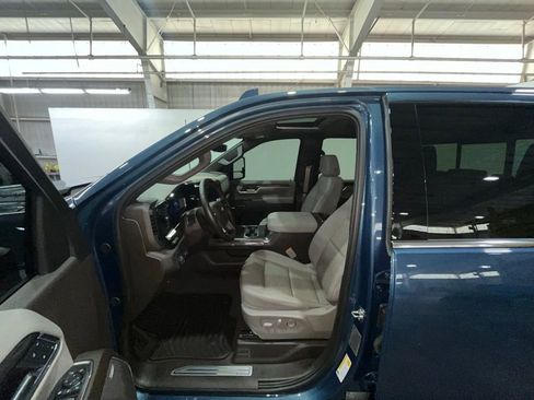 Used 2025 Chevrolet Silverado 3500 LTZ w/ LTZ Convenience Package AWD/4WD image 15