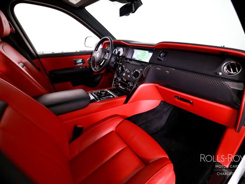 Used 2021 Rolls-Royce Cullinan Black Badge image 36