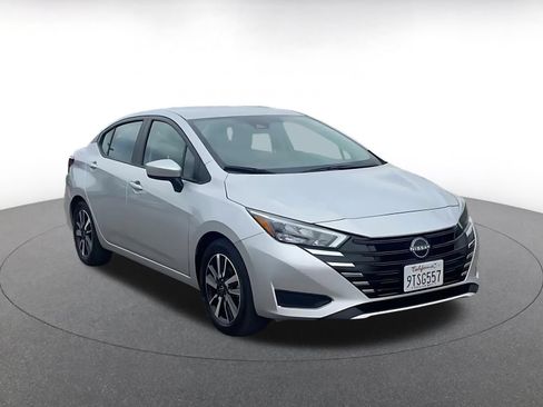 Used 2025 Nissan Versa SV FWD image 3