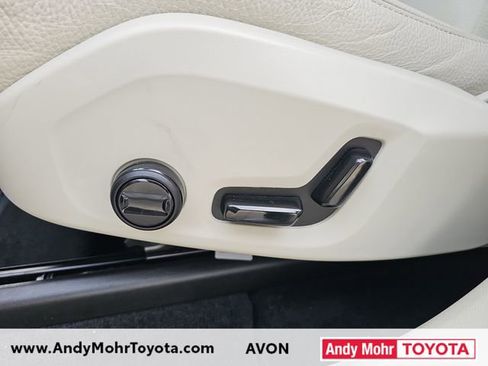 Used 2022 Volvo XC60 B5 Momentum w/ Climate Package AWD/4WD image 14