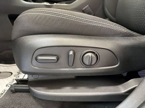 Certified 2023 GMC Terrain SLE w/ Driver Convenience Package AWD/4WD image 12