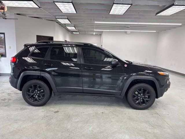 Used 2017 Jeep Cherokee Trailhawk w/ Cold Weather Group AWD/4WD image 12