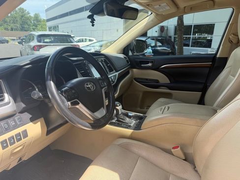 Used 2018 Toyota Highlander Limited Platinum AWD/4WD image 11