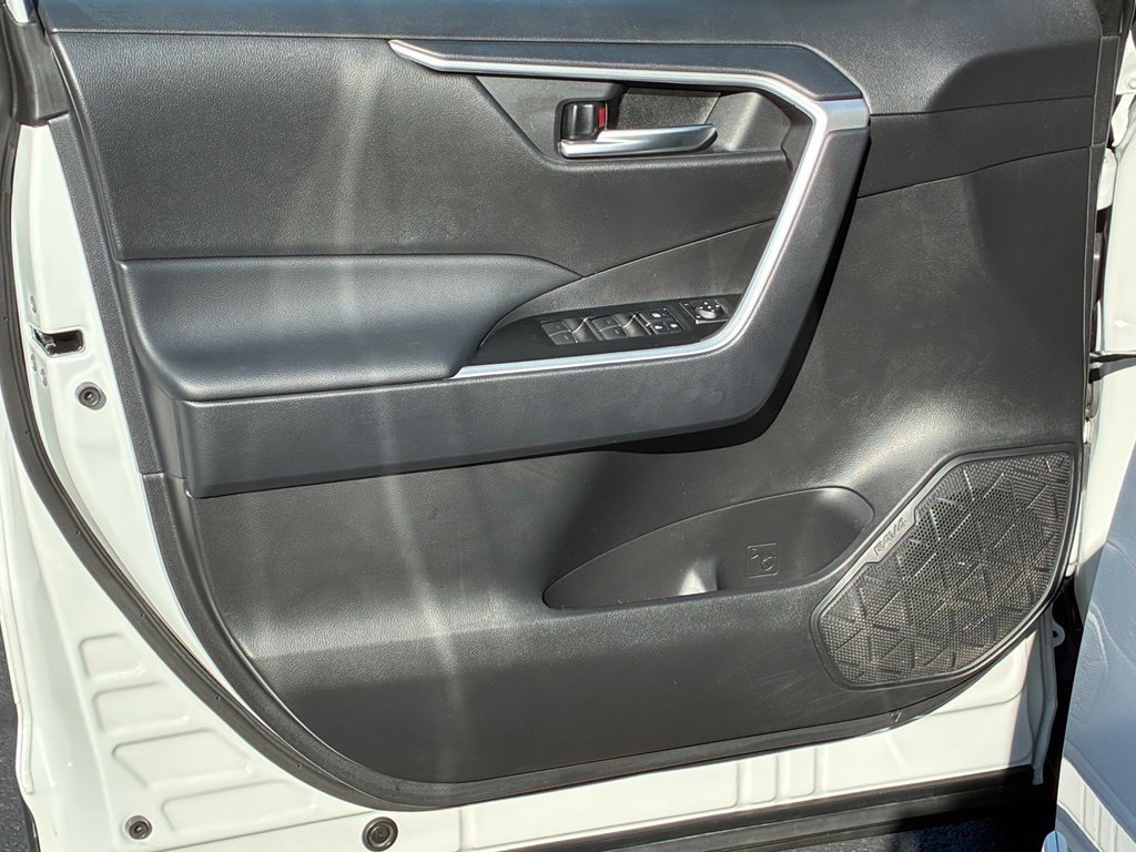 Used 2025 Toyota RAV4 XLE AWD/4WD image 19
