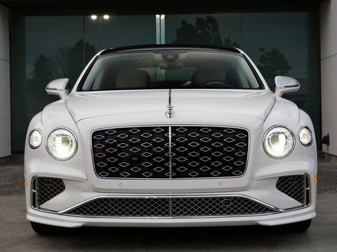 New 2026 Bentley Flying Spur Plug-In Hybrid image 9