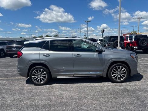 Used 2024 GMC Terrain Denali w/ Denali Premium Package AWD/4WD image 7