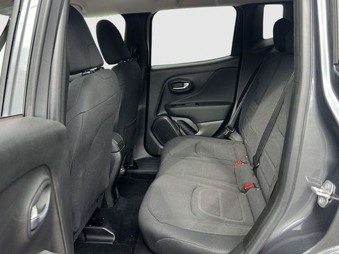 Used 2022 Jeep Renegade Latitude AWD/4WD image 30