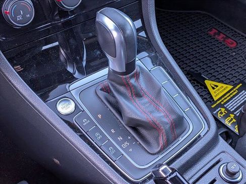 Used 2020 Volkswagen GTI SE image 11