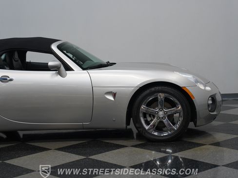 Used 2007 Pontiac Solstice GXP w/ Premium Package RWD image 29