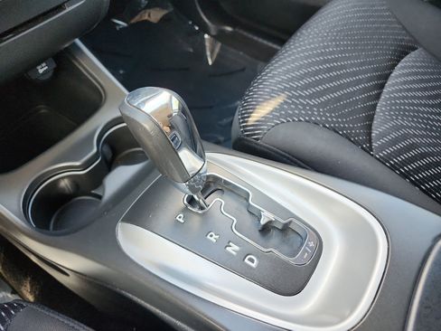 Used 2019 Dodge Journey SE FWD image 22