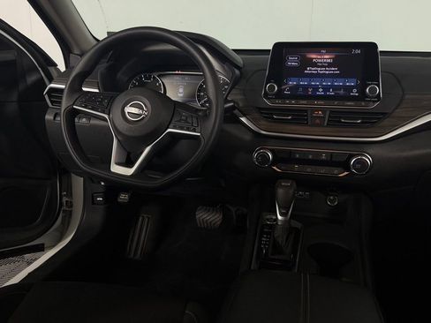 Used 2025 Nissan Altima 2.5 SV image 13