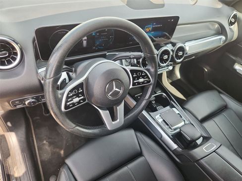 Used 2020 Mercedes-Benz GLB 250 w/ Premium Package image 10