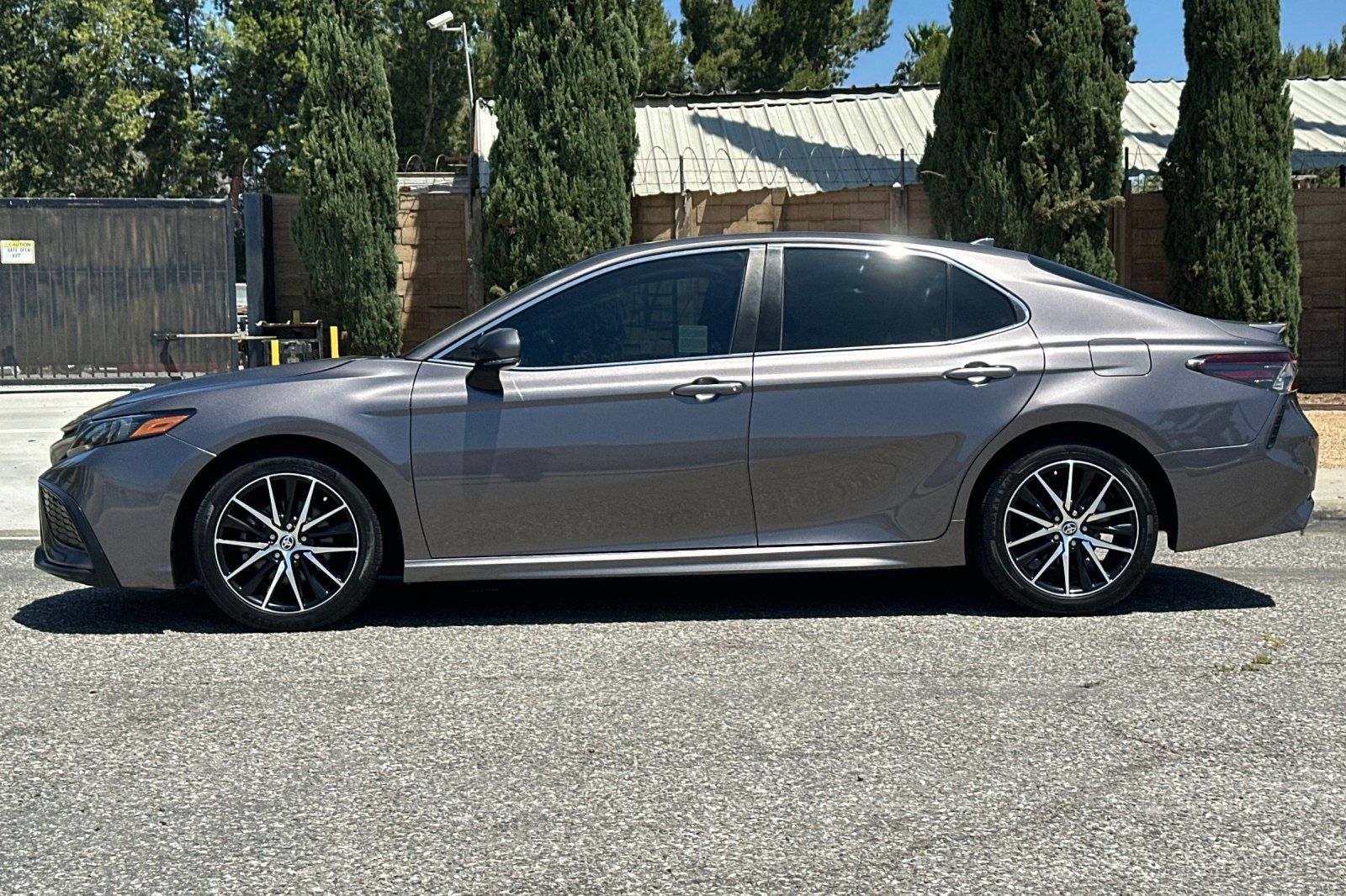 Used 2023 Toyota Camry SE FWD image 7