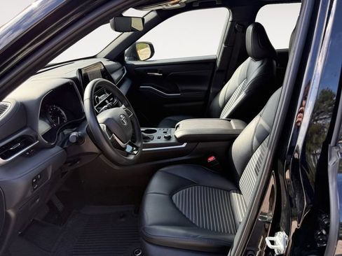 Used 2024 Toyota Highlander XSE AWD/4WD image 9