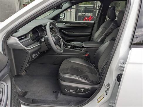 Used 2023 Jeep Grand Cherokee L Laredo AWD/4WD image 9