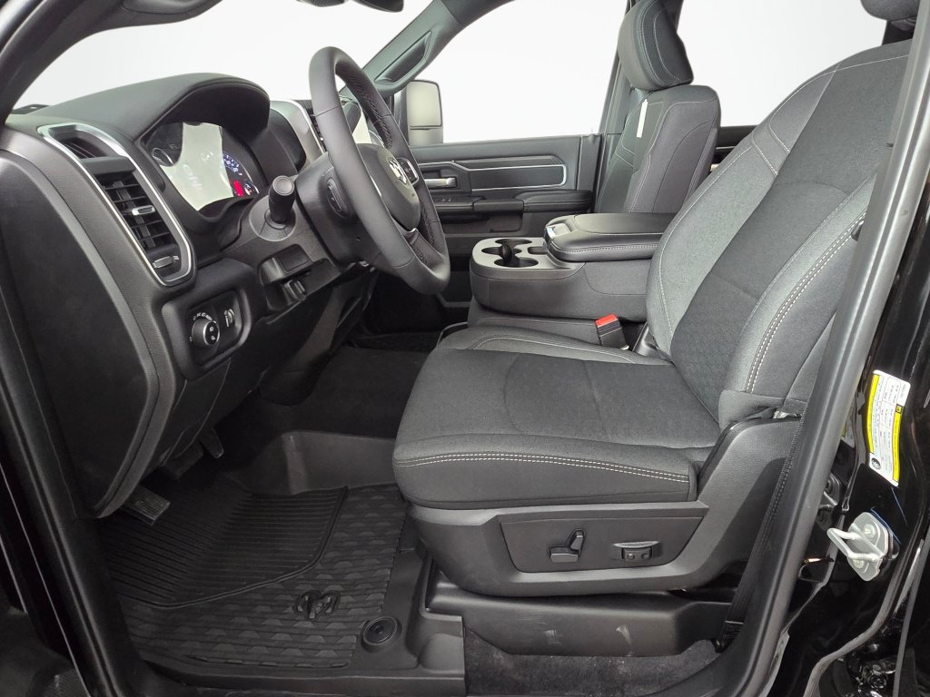 New 2026 RAM 3500 Big Horn AWD/4WD image 18