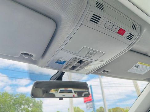 Used 2018 Volkswagen Tiguan SEL image 24