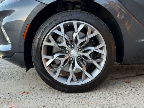 Used 2022 Aston Martin DBX image 4