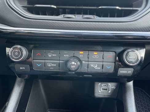 Used 2025 Jeep Compass Trailhawk AWD/4WD image 18