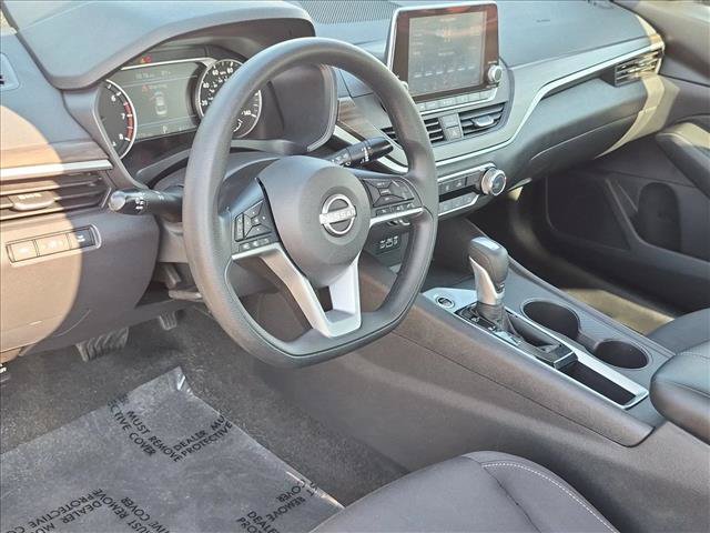 Used 2025 Nissan Altima 2.5 SV FWD image 10