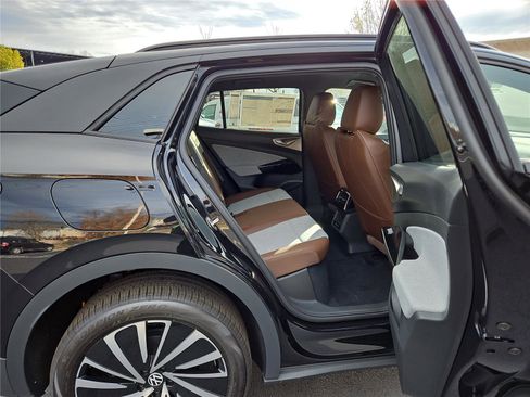 New 2025 Volkswagen ID.4 Pro image 28