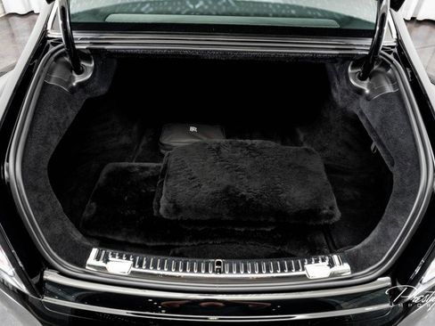 Used 2022 Rolls-Royce Phantom Sedan image 13