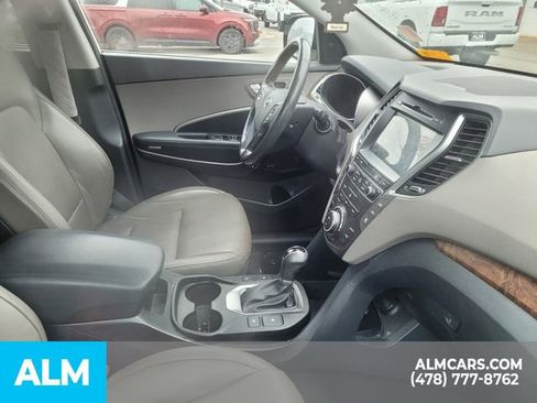 Used 2017 Hyundai Santa Fe SE image 17