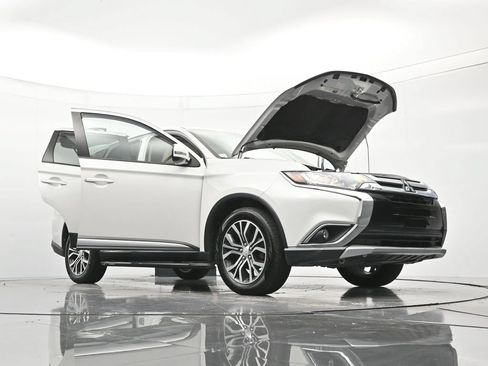 Used 2018 Mitsubishi Outlander SE FWD image 49