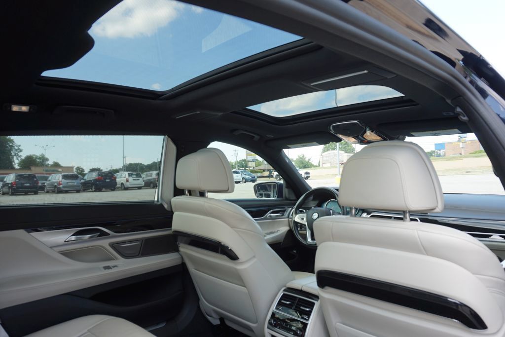 Used 2019 BMW 750i w/ Executive Package RWD image 29