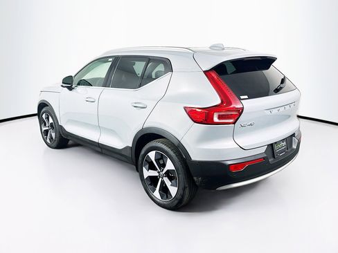 Used 2025 Volvo XC40 B5 Plus image 5