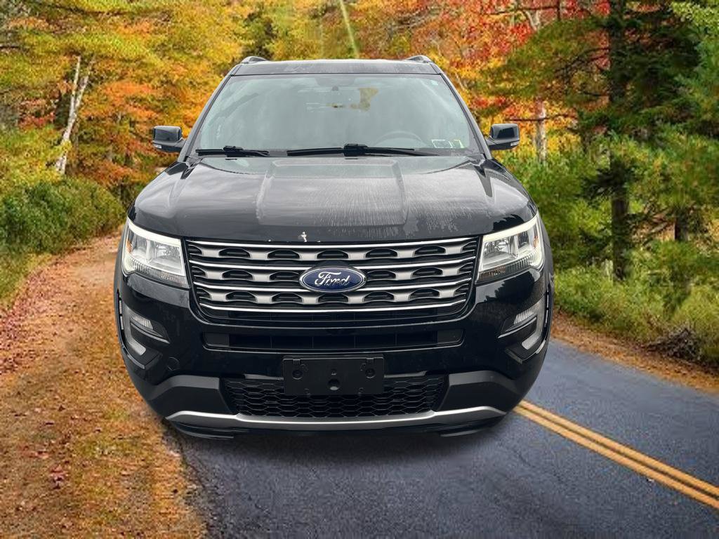 Used 2017 Ford Explorer XLT w/ Equipment Group 201A AWD/4WD image 9