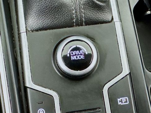 Used 2021 Kia Sorento LX FWD image 11