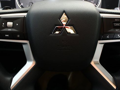 New 2026 Mitsubishi Outlander ES image 13