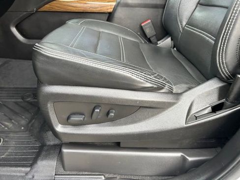 Used 2020 GMC Yukon XL Denali w/ Denali Premium Package image 24