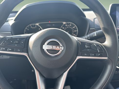 Used 2024 Nissan Altima 2.5 SV FWD image 14