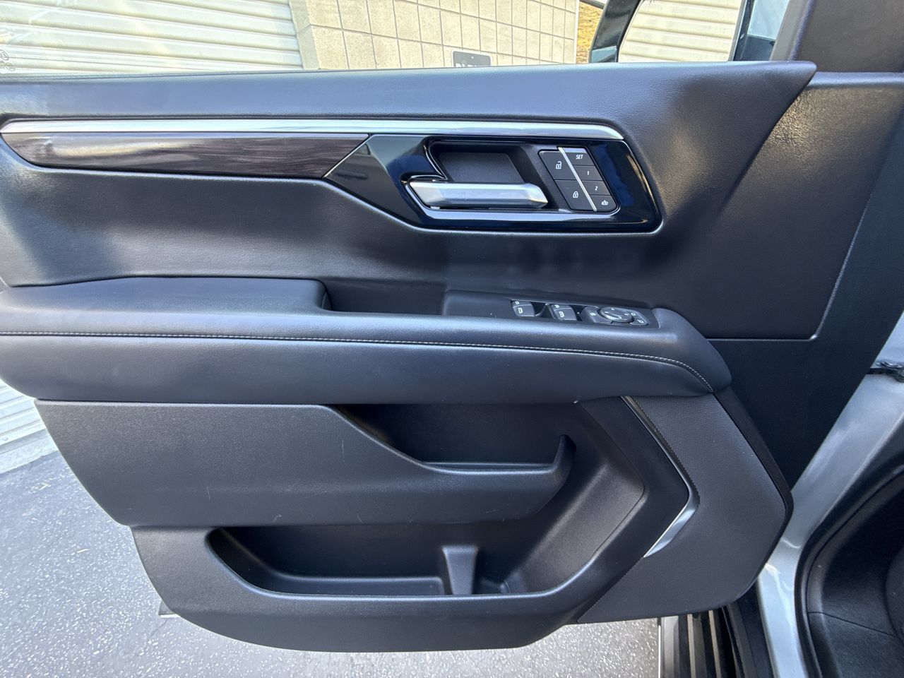 Used 2025 Chevrolet Tahoe LT RWD image 22