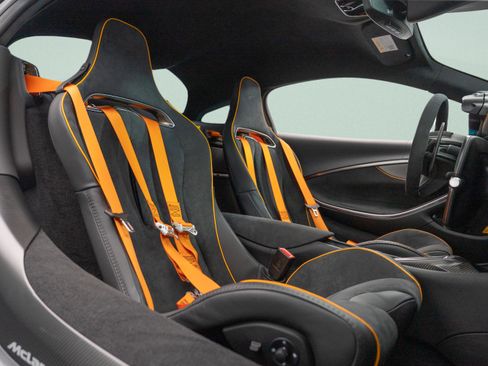 Used 2023 McLaren Artura RWD image 12