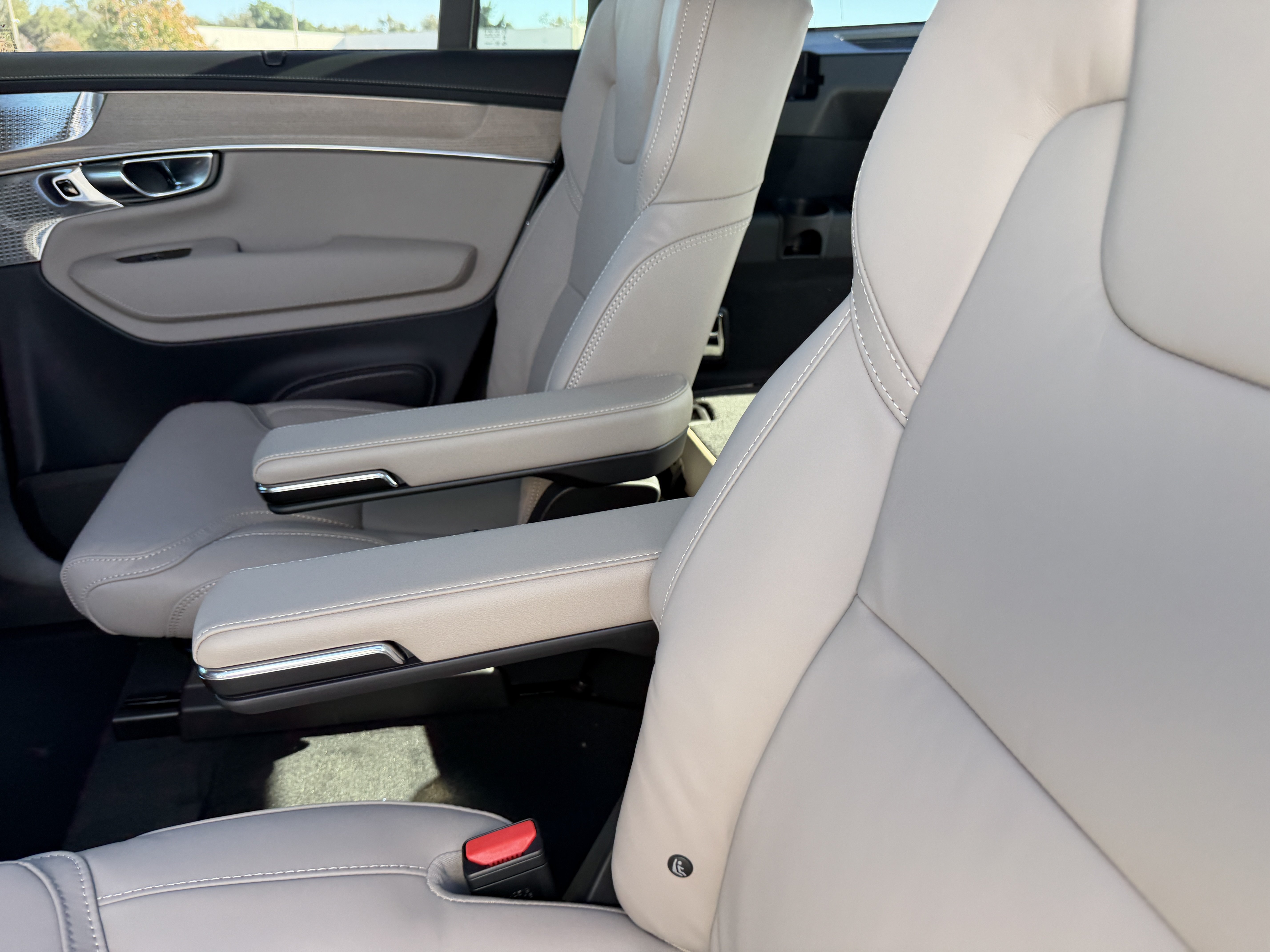 New 2026 Volvo XC90 B5 Ultra w/ Protection Package AWD/4WD image 16