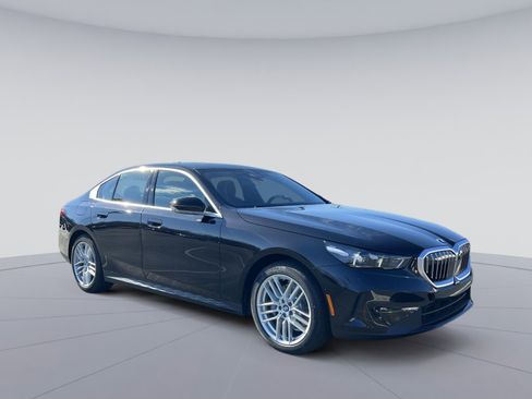 New 2025 BMW 530i xDrive w/ Premium Package image 7