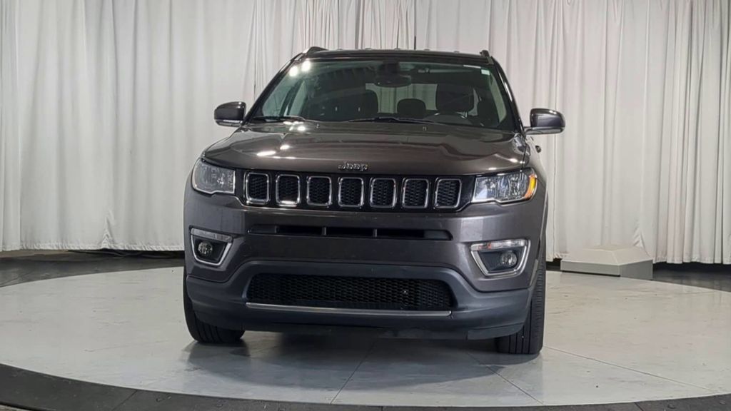 Used 2018 Jeep Compass Limited w/ Navigation Group FWD image 4