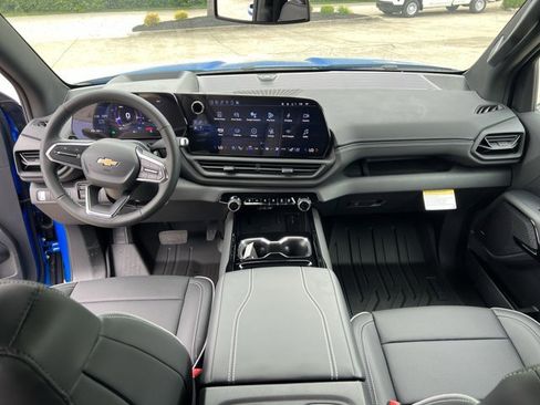 New 2025 Chevrolet Silverado EV LT image 21