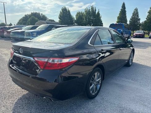 Used 2017 Toyota Camry SE FWD image 5