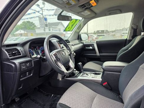 Used 2018 Toyota 4Runner SR5 AWD/4WD image 20