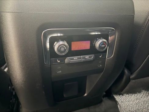 Used 2025 GMC Yukon Denali AWD/4WD image 26