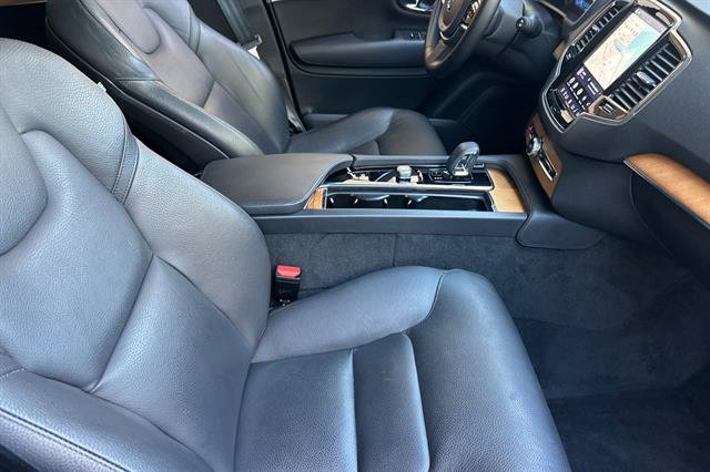 Certified 2025 Volvo XC90 T8 Plus w/ Protection Package Premier AWD/4WD image 18