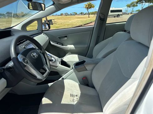 Used 2015 Toyota Prius Four FWD image 12