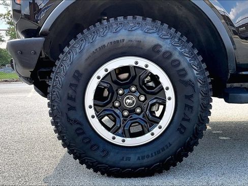 Certified 2023 Ford Bronco Outer Banks w/ Sasquatch Package AWD/4WD image 9