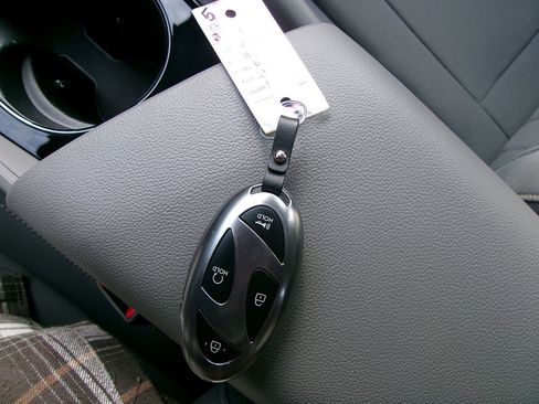 Used 2025 Hyundai Elantra SEL image 18